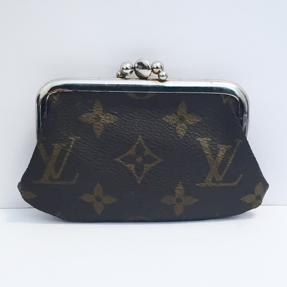 Saks Fifth Avenue Louis Vuitton Return Policy Brief